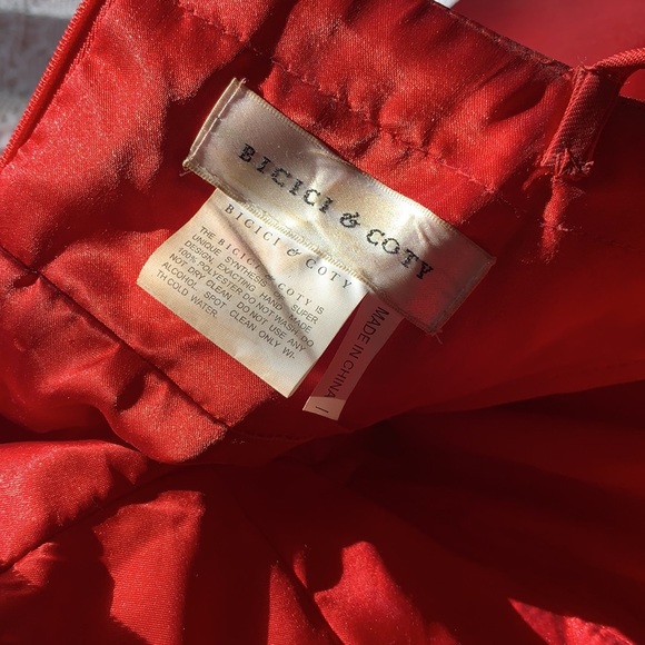 GRAD DRESS - Picture 3 of 4